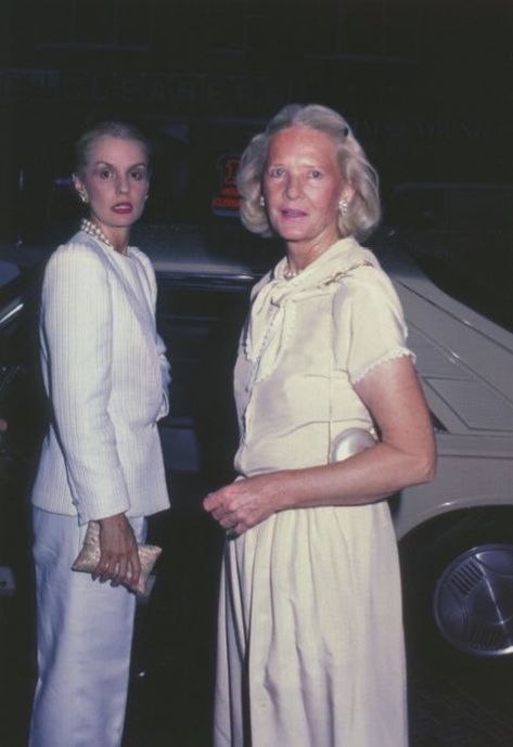 C.Z. Guest and Carolina Herrera at a party for Diana Vreeland’s autobiography, “ D.V. “ at Mortimer’s in New York City. Photo by Ron Galella, 1984. Cz Guest Style, Aga Khan Iii, C Z Guest, Babe Paley, New York Socialites, Mark D Sikes, Ladies Who Lunch, Diana Vreeland, Peter Lindbergh