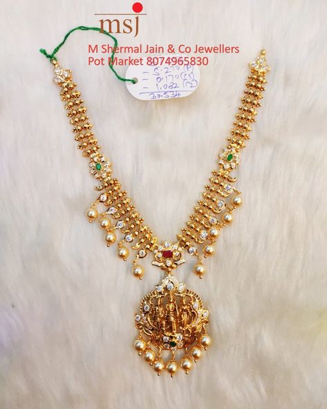 Middle Chain Designs Gold, 30 Grams Gold Necklace Designs, 30grams Gold Necklace Designs, Mini Haram, Pretty Gold Necklaces, Gold Stone Necklace, Indian Wedding Jewelry Sets, Gold Items, Gold Earrings Wedding