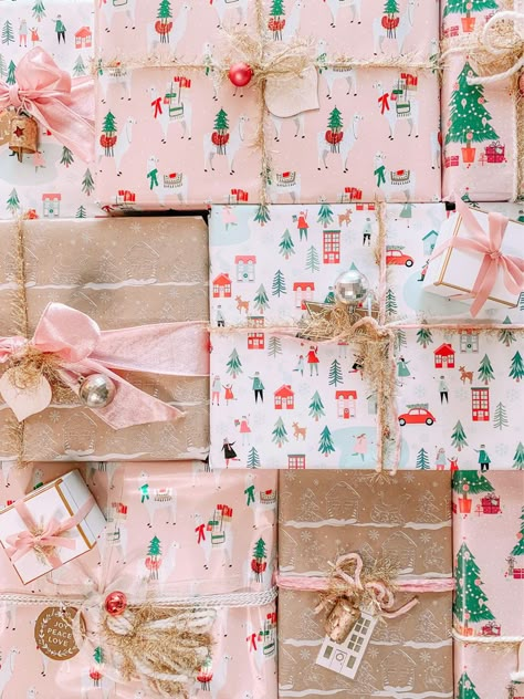 Christmas Wrapping Aesthetic Pink, Boho Christmas Gift Wrapping, Boho Christmas Present Wrapping, Pastel Christmas Wrapping, Girly Christmas Wrapping Paper, Boho Christmas Wrapping Paper, Colorful Christmas Wrapping Paper, Pink Christmas Gift Wrapping, Pink Christmas Fashion