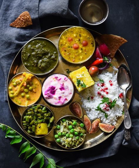 Indian Food Photography, Decorations Lights, Indian Dinner, Diwali Food, Food Photography Tips, Food Sweet, India Food, Jai Shree Krishna, Curry Chicken Recipes