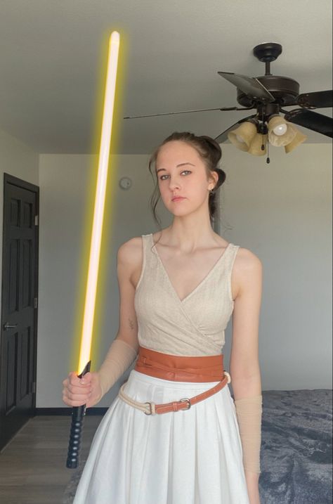 rey skywalker costume cosplay halloween inspo star wars luke skywalker tattooine female star wars costume jedi Rey Skywalker Cosplay, Rey Star Wars Outfit, Rey Skywalker Costume, Galaxys Edge Outfit Ideas, Rey Disneybound, Star Wars Rey Costume, Galaxy's Edge Outfit, Disneybound Couples, Rey Star Wars Costume