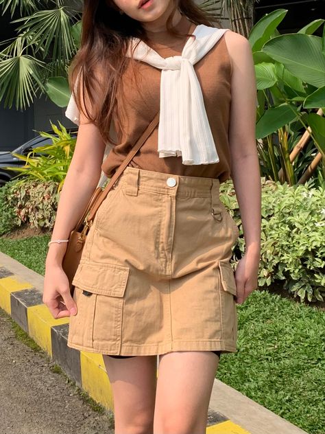 ig : airinangg Cargo Skirt Outfit, Brown Outfit, Cargo Skirt, Skirt Outfit, Skirt Outfits, Skirt