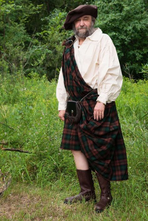 Great Kilts - Feileadh Mòr - Renaissance Kilt - Tradditinal Kilt - Greatkilt Traditional Scottish Clothing Men, Great Kilt Men, Reluctant Dragon, Irish Kilt, Tartan Shawl, Great Kilt, Scottish Clothing, Irish Tartan, Kilt Belt