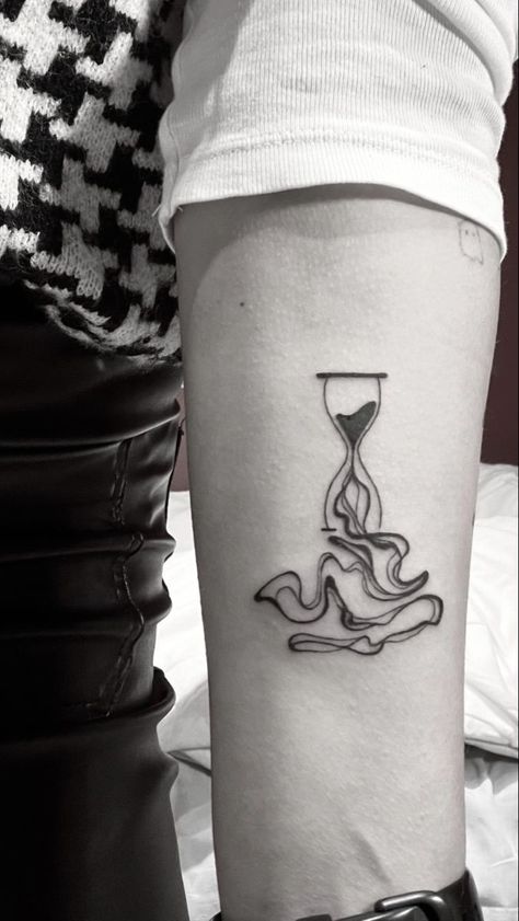 Womens Simple Sleeve Tattoo, Cool Hourglass Tattoo, Melting Hourglass Tattoo, Cute Hourglass Tattoo, Hourglass Tattoo Designs, Tattoo Ideas Hourglass Design, Sand Hourglass Tattoo, Abstract Hourglass Tattoo, Go With The Flow Tattoo Ideas