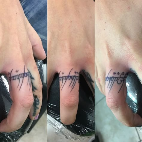 finger-finger-tattoo-writing-lord-of-the-rings-lotr-one-ring-to-rule-them-all Finger Ring Tattoo, Ring Tattoo Ideas, Hobbit Tattoo, Tolkien Tattoo, Ring Tattoo Designs, Lotr Tattoo, Lord Of The Rings Tattoo, Earth Tattoo, Ring Tattoo