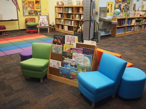 Comfy Reading Chairs & Ottomans for Elementary – Sunnyside Unified School District Libraries School Library Seating Ideas, Elementary Library Decorations, Classroom Library Seating, Library Furniture School, Library Seating Area, Kindergarten Library, Library Seating, School Library Decor, Library Shelving