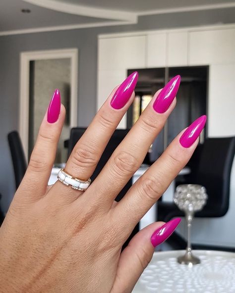 Dark Pink Almond Acrylic Nails, Hot Magenta Nails, Pink Magenta Nails, Dark Pink Nail Ideas, Magenta Almond Nails, Dark Pink Nails Ideas, Fuschia Nails Acrylic, Dark Pink Gel Nails, Magenta Nails Acrylic