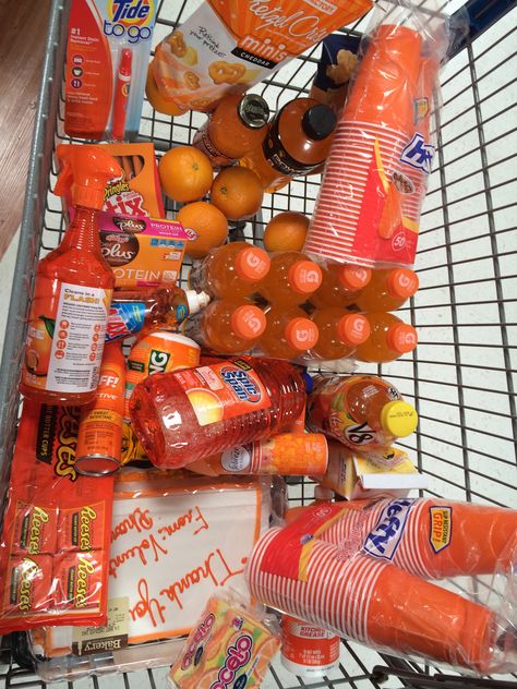 Orange Theme Basket For Party, Orange Party Basket Ideas, Orange Food Basket, Orange Food Board For Party, Orange Foods For Party Basket, Orange Theme Party Food, Orange Color Party Basket, Orange Color Party Food, Color Party Basket Ideas Brown