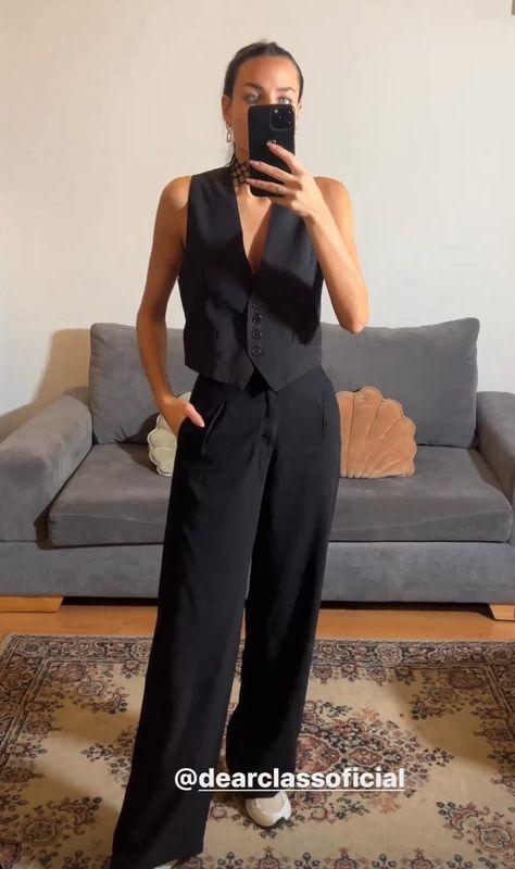 Black Tailored Vest Outfit, Vest Black Outfit, Black Gilet Outfit Women, Black Waistcoat Outfit Women, Black Waistcoat Outfit, Waistcoat Outfit Women, Ootd Blazer, Black Vest Outfit, Waistcoat Outfit