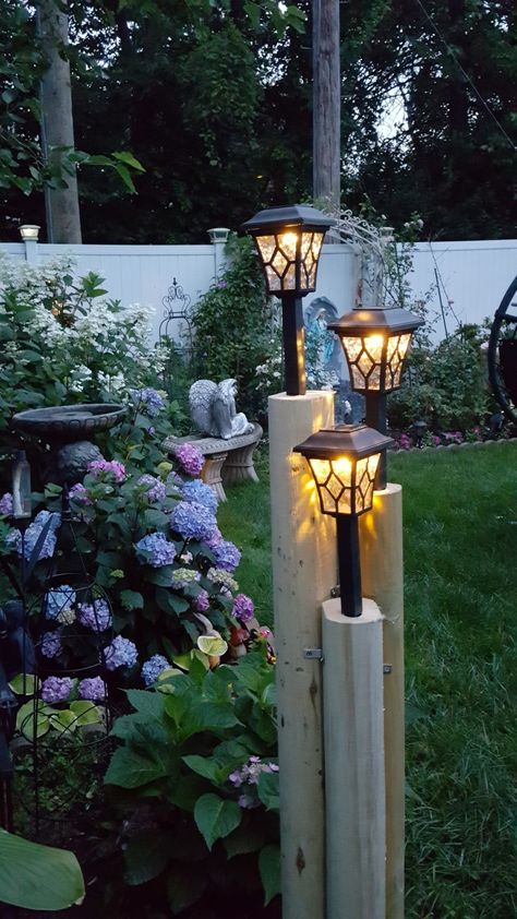 Garden Lamp Post, Outdoor Garden Lighting, Front Yard Garden Design, Garden Decor Projects, Diy Backyard Landscaping, Garden Deco, Have Inspiration, Backyard Diy Projects, Garden Yard Ideas