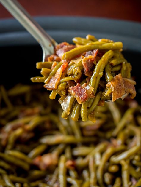 Slow Cooker BBQ Green Beans Crock Pot Green Beans, Green Bean Bake, Bbq Green Beans, Crockpot Green Beans, Traditional Green Bean Casserole, Slow Cooker Green Beans, Southern Greens, Easy Vegetable Side Dishes, Cheese Homemade