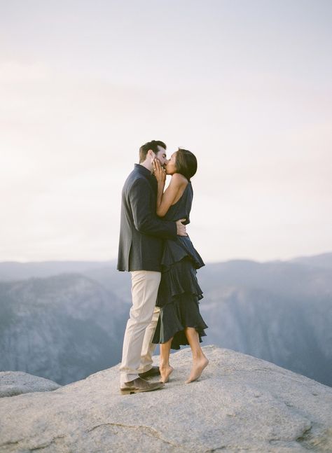 A WOW Engagement Session from Yosemite National Park - KT Merry Yosemite Photoshoot, Yosemite Engagement Photos, Yosemite Engagement, Kt Merry, Romantic Engagement Photos, Destination Engagement, Romantic Picnics, Yosemite Falls, Engagement Locations