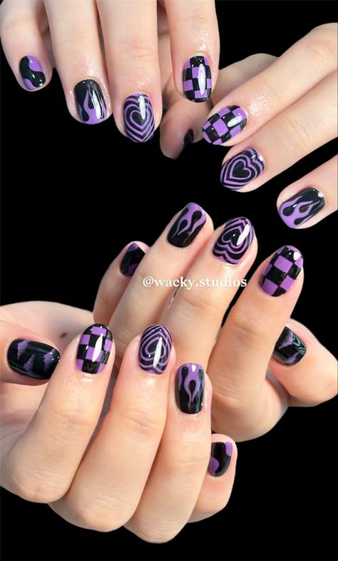 Goth Nails Inspiration, Nail Art Purple And Black, Black And Purple Gel Nails Short, Gothic Short Nail Designs, Emo Nail Ideas Short, Nail Inspo Purple And Black, Purple And Black Nails Designs Simple, Yoongi Inspired Nails, Nail Designs Purple And Black