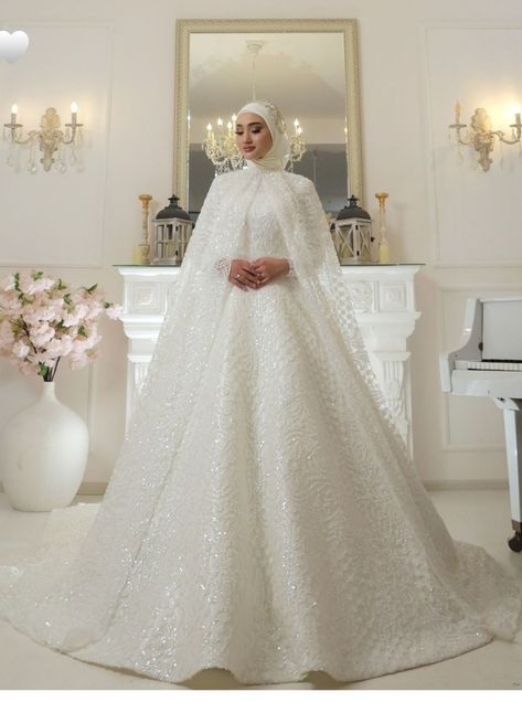 Arabian Bridal Dresses, Bridgerton Wedding Dresses Inspired, Muslim Bridal Dress, Hijabi Wedding Dress, Modest Gowns, Fashion Tools, Hijabi Bride, Hijabi Wedding, White Abaya