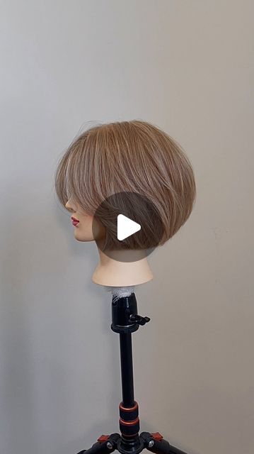 Bob Haircut Tutorial Step By Step, Round Cut Hair, Short Angled Bob Haircut Stacked, Hairstyles For Bob Cut, Diy Layered Bob, Layer Bob Haircut, Fluffy Bob Haircut, Bob Cut Tutorial, Diy Bob Haircut At Home