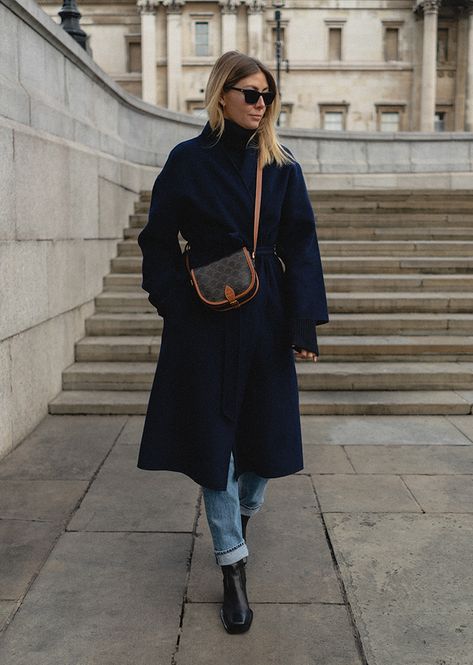 Square Boots Outfit, Square Toe Boots Outfit, Celine Bag Outfit, Emma Hill, Crossbody Bag Outfit, Boots Outfit Ankle, Street Style Bags, Street Style Winter, Wardrobe Basics