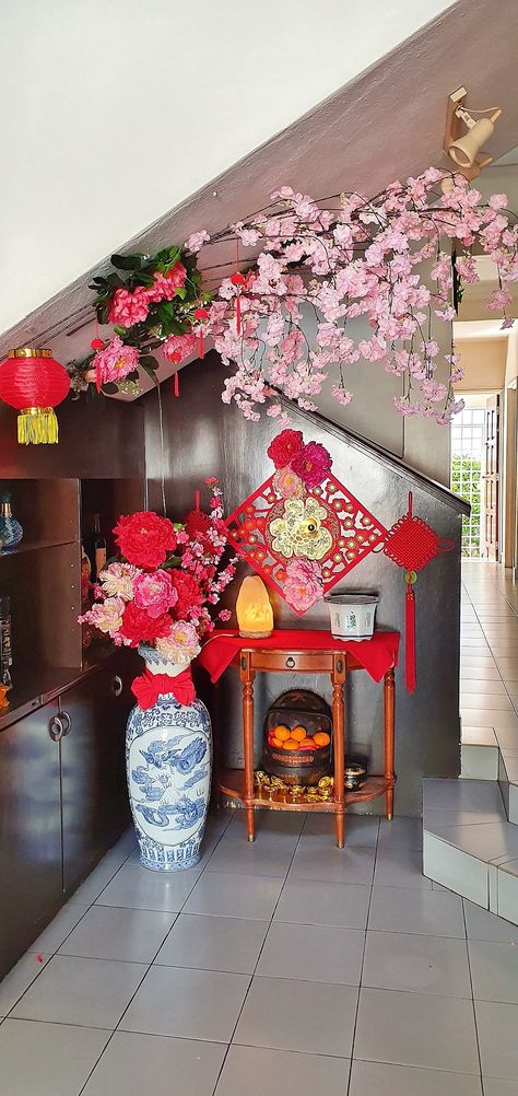 Hanging cherry blossoms cny cornercny decor ming vase peonies Ming Vase, Cherry Blossoms, Cherry Blossom, Peonies, Christmas Wreaths, Blossom, Cherry, Vase, Table Decorations