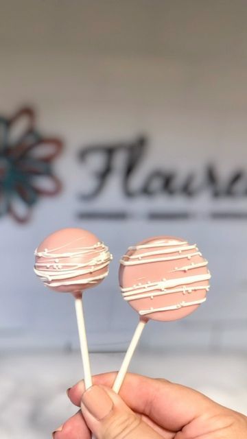 Disc Cake Pops, Flat Cake Pops, Circle Cake, Cake Pop Designs, Big Cake, Boxes Ideas, Flat Cakes, 5th Birthday Cake, Birthday Cake Pops