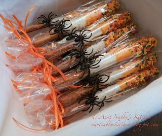 Halloween Witches Broom Treats, Halloween Give Aways Ideas, Halloween Goodie Bag Ideas, Halloween Treat Bag Ideas, Halloween Fundraiser, Pretzel Candy, Spider Rings, Bake Sale Treats, Dipped Pretzel Rods