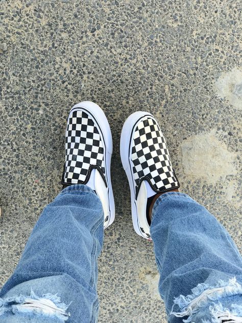 #Vans #Vansshoes #checkerboard #vansoutfits #Blackandwhite Vans Slip On Outfit Checkerboard, Checkered Vans Aesthetic, Van Slip Ons Outfit, Vans Women Outfit, Vans Slip On Outfit, Outfits Con Vans, Vans Checkerboard Outfit, Checkered Vans Outfit, Slip On Outfit