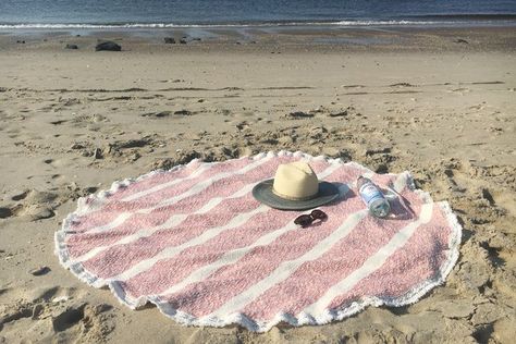 How to Make a Round Towel | eHow Peach Beach, Getting Ready For Summer, Ideas Para Coser, Health Goth, Round Towel, Patterns For Sewing, Old Towels, Beach Finds, Beach Stuff