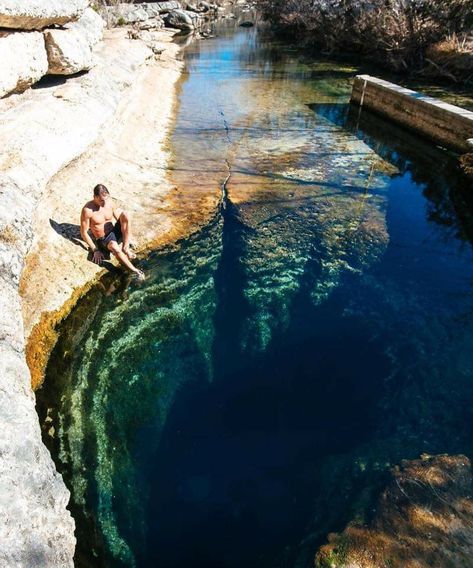 Jumping into Jacob's Well 💦 Austin, Texas Mind Blowing Pictures, Jacobs Well, Types Of Sharks, Luxury Boat, Blue Hole, Shark Swimming, Nature Architecture, Porto Rico, Swimming Holes