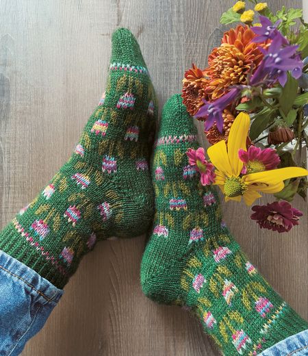 Tiptoe Through The Tulips, Tulips Pattern, Knitted Socks Free Pattern, Colorwork Knitting Patterns, Fair Isle Socks, Stranded Knitting, Colorwork Chart, Fair Isle Knitting Patterns, Colorwork Knitting