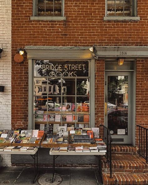 Dreamy Bookstore, Bookshop Café, Bookstore Cafe, Book Cafe, Store Front, Book Store, Pretty Places, Book Aesthetic, Store Fronts