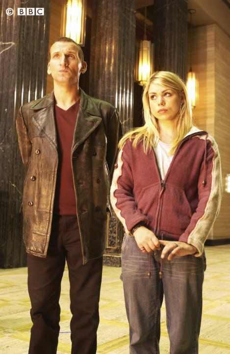 Still of Christopher Eccleston and Billie Piper in Doctor Who (2005) Chris Eccleston, Doctor Who 9, 9th Doctor, Doctor Who Rose, Doctor Images, Rose And The Doctor, Doctor Who 2005, Ninth Doctor, Tv Doctors