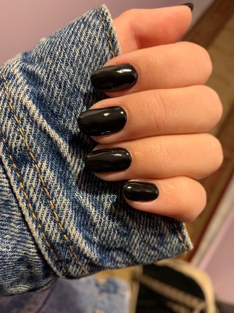 Mail Inspo Almond Black, Plain Black Gel Nails, Short Round Acrylic Nails Design Black, Black Nails Aesthetic Short, Plain Black Nails Short, Simple Short Black Nails, Baddie Almond Nails Black, Black Nails Painted, Squoval Black Nails