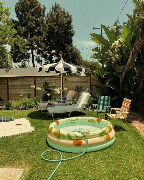 Backyard Kiddy Pool Ideas, Aesthetic Kiddie Pool, Kiddie Pool Aesthetic, Kiddie Pool Photoshoot Ideas, Adult Kiddie Pool Setup, Blow Up Pool Photoshoot, Inflatable Pool Aesthetic, Backyard Blow Up Pool Ideas, Kiddie Pool Set Up Ideas