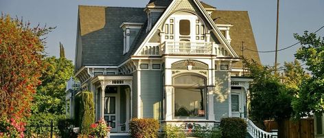 Common Problems With Houses Built Between 1940-1960 | Above Board Building Inspections Older Homes Exterior, Older Homes, Victorian Style House, Homes Exterior, Custom House Portrait, Realtor Closing Gifts, Victorian Home, House Portraits, Selling Your House