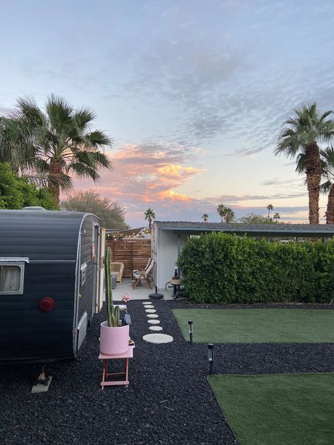 Vintage Camper Airbnb, Airbnb Palm Springs, Palm Springs Homes, Rumpus Room, Camper Reno, Palm Springs Style, Airbnb Ideas, 60s Retro, Palm Springs California