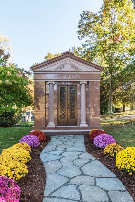 Private Cemetery Design, Mosoleum Design, Small Mausoleum Modern Design, Mausoleum Modern Design, Family Mausoleum, Mausoleum Design, Mausoleum At Halicarnassus, Cemetery Design, Construction Ideas