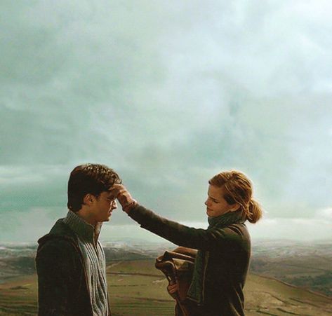 Harry Potter Friendship, Photo Harry Potter, Deathly Hallows Part 1, Harry And Hermione, Harry Potter Hermione Granger, Harry Potter Deathly Hallows, Good Will Hunting, Buku Harry Potter, Images Harry Potter