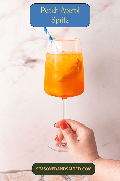 Summer Peach Aperol Spritz Recipe (Easy Peach-Aperol Drink) Aperol Drinks, Cocktail Aperol Spritz, Aperol Spritz Recipe, Italian Drinks, Spritz Recipe, Italian Cocktails, Light Appetizers, Dinner Party Themes, Clam Recipes