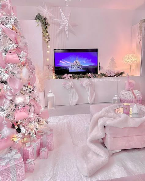 Pink Christmas Bedroom, Happiest Season, Holiday Bedroom, Christmas Dreaming, Duplex Design, Glam Christmas, Pink Xmas, Christmas Barbie, Pink Christmas Decorations