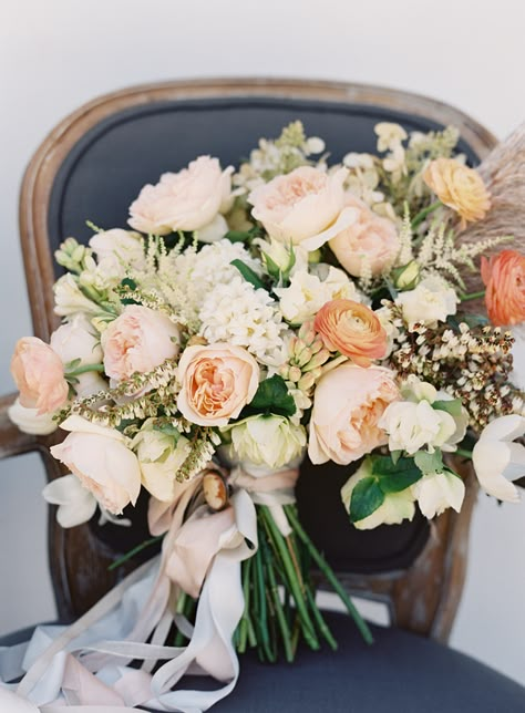 Ombre Bouquet Wedding, Industrial Wedding Decor, Sky Ranch, Peach Vintage, Peach Bouquet, Bouquet Bride, Sonoma Wedding, Fall Flower, A Bouquet Of Flowers