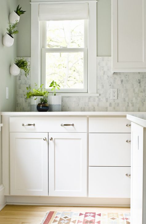 paint color Sherwin Williams Crushed Ice, Aloof Gray, White Kitchen Windows, Marble Mosaic Backsplash, Kitchen Quartz, Eclectic Kitchen Design, Kitchen Vibes, Caesarstone Countertop, Mosaic Marble