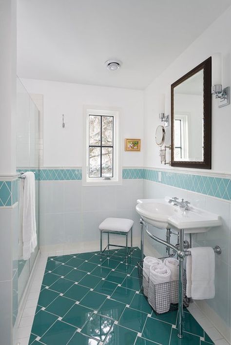 20 Functional & Stylish Bathroom Tile Ideas I like the floor tile design for a porcelain marble Bathroom Border Tiles, Bathroom Floor Tile Patterns, Makeover Kamar Mandi, Blue Bathroom Tile, Small Bathroom Tiles, Bilik Air, Tile Layout, Tiles Bathroom, Floor Tile Design