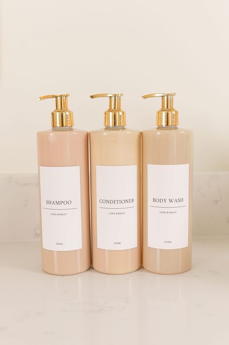 Shower Bottles Ideas, Neutral Bathroom Organization, Matching Bottles Bathroom, Organize Hair Products Bathroom, Beautiful Shampoo Bottles, Pretty Shampoo And Conditioner Bottles, Cute Shampoo And Conditioner Bottles, Cute Shampoo Bottles, Shampoo Bottles Aesthetic