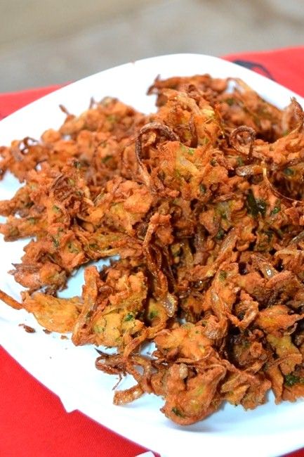 Kanda Bhaji Recipe, Gluten Free Indian Food, Kanda Bhaji, Onion Pakoda, Street Food Recipe, Bhai Bhai, Bhaji Recipe, Health Facts Food, Pakora Recipes