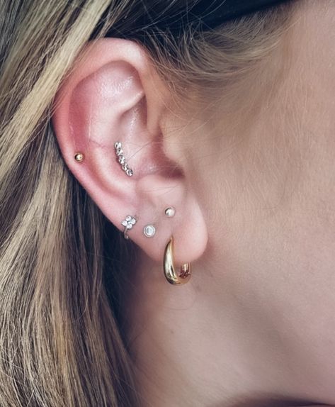 Mid Helix And Conch Piercing, Conch And Mid Helix Piercing, Mid Lobe Piercing, Inner Lobe Piercing, Middle Helix Piercing, Mid Helix Piercing Ideas, Lower Helix Piercing, High Lobe Piercing, Mid Helix Piercing