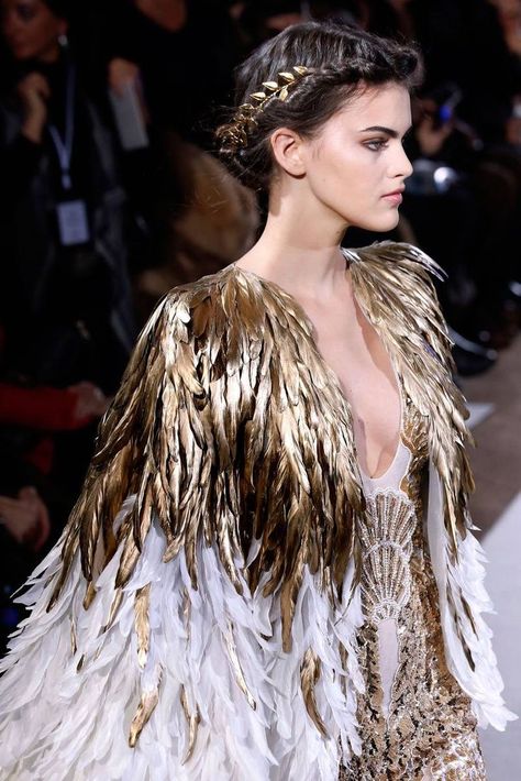 All the gold please! Fashion Week Hair, Looks Adidas, Haute Couture Paris, Dior Haute Couture, Couture Mode, Christian Dior Couture, Couture Week, Zuhair Murad, Fantasy Dress