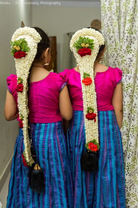 Jadai For Seemantham, Moggina Jade, Flower Jadai, Flower Garland Diy, Poola Jada, Garland Wedding Decor, Aari Design, Flower Garland Wedding, Bridal Hairdo