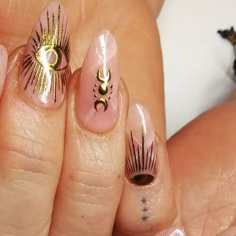 BhamBNails on Instagram: "Gold celestial vibes with Rose Quartz for @indigoforevertattoos 🥀 using @the_gelbottle_inc Marshmallow& Daisy, black GO2 from @brillbirduk and gold chrome from I don't know where! 
@femmefataletattoo 
.
.
.
.
.
.
.
.
.
.
.
.
.
.
.
#nail #nails #nailart #naildesigns #nailsofinstagram #nails💅 #instanails #nailsonfleek #instagram #gels #gelnails #gelnailart #gelnaildesign #gelmanicure #handpainted #illustration #creative #london #nailtechnician #celestial #sun #moon #gold #chromenails #femmefatale #handpokedtattoo #handtattoo #extensions #thegelbottleinc #tgb" Sun Burst Nail Design, Sunrise Nail Art, Boho Sun Nails, Sun Themed Nails, Gold Sun Nails, Marshmallow Daisy, Sun Nails Design, Sun And Moon Nails, Sun Nail Art