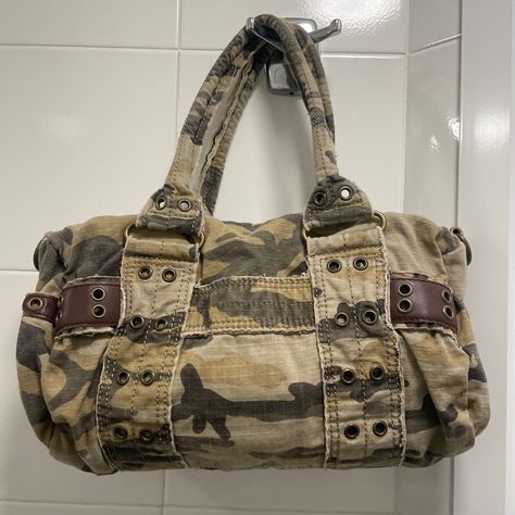 Camo Bag, Michelle Trachtenberg, Mary Kate Ashley, Pretty Bags, Mode Inspo, Cute Bags, Cute Fits, Dream Clothes, Diy Bag