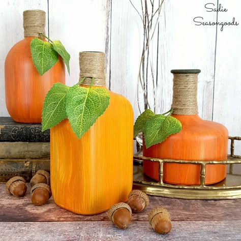 Recycled Bottle Crafts, Painting Glass Jars, Liquor Bottle Crafts, Fall Pumpkin Crafts, Fall Pumpkin Decor, Painted Glass Bottles, Decorative Gourds, Painted Wine Bottles, Recycled Bottle