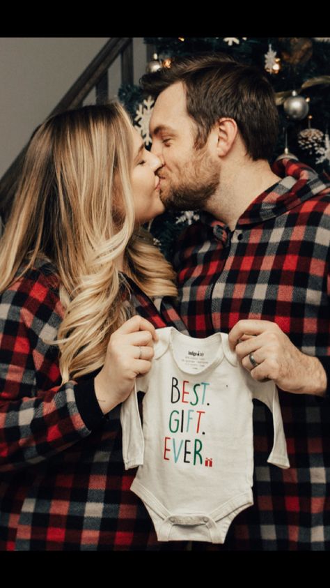 Prego Christmas Pics, Christmas Pajamas Maternity Photos, Christmas Pregnancy Announcement Pictures Photo Shoot, Christmas Ultrasound Pictures, Diy Christmas Maternity Photoshoot, Christmas Pregnancy Announcement Photoshoot, Pregnancy Photos Christmas, Pregnancy Announcement Photos Christmas, Christmas Maternity Pictures Family