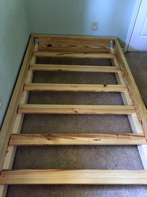 Diy Twin Bed Frame, Diy Twin Bed, Diy Bed Frame Easy, Diy Kids Bed, Wood Bed Frame Diy, Simple Bed Frame, Kids Bed Frames, Diy Pallet Bed, Diy Platform Bed